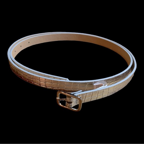 Old Navy Women’s Skinny Metallic Silver Belt. 0.75” Wide. Size XL-XXL (16-18) - Picture 7 of 8